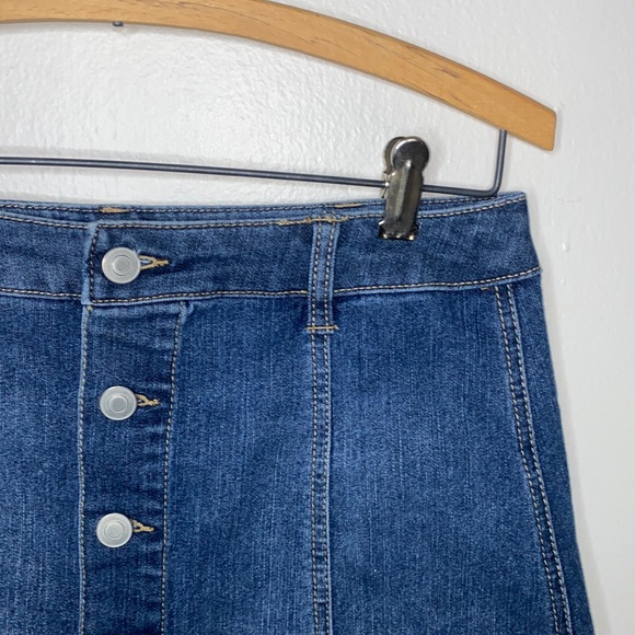 Dresses & Skirts - 🦋Adorable Jean button up skirt!